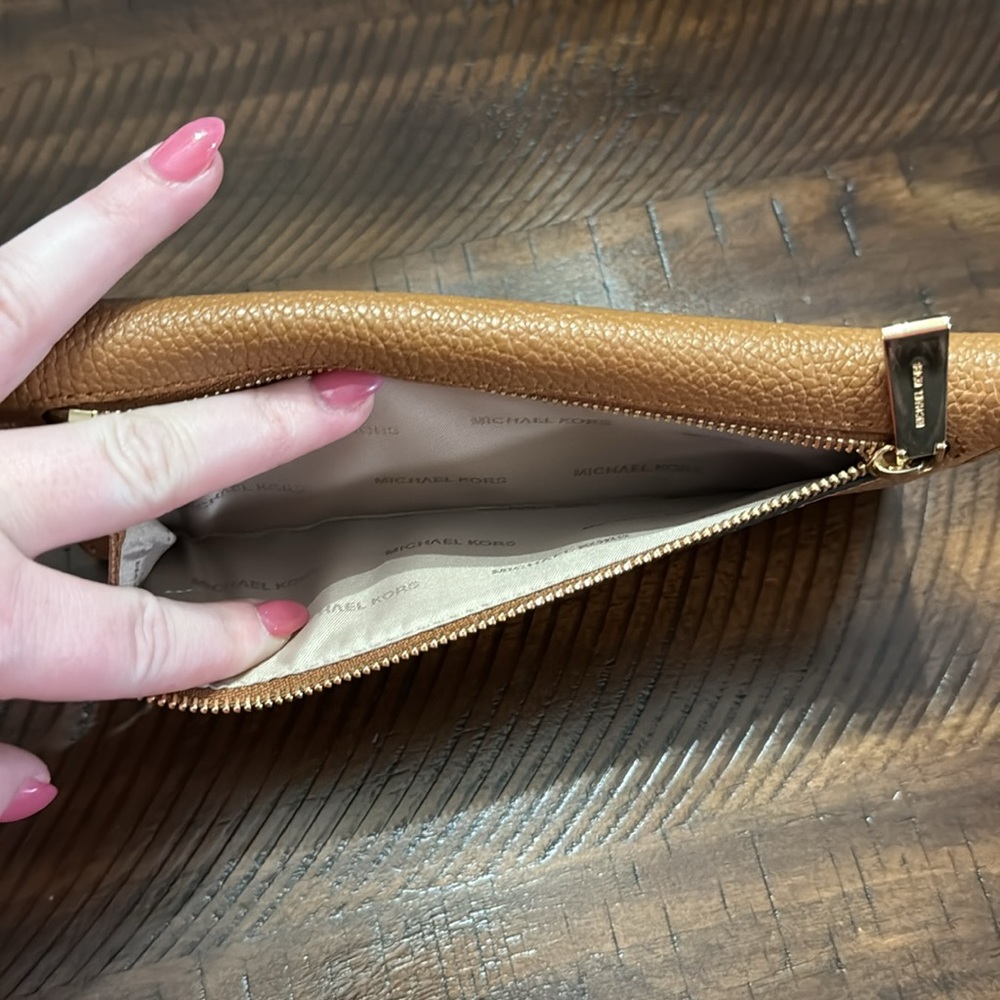 Michael Kors - Picture 3 of 4